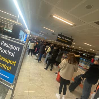 Sabiha Gökçen Havalimanı Havalimanında Yaşanan Yoğunluk Ve Organizasyon Sorunları