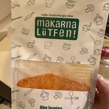Makarna Lütfen Bebek Tarhanasından Öbek Halinde Saçlar Çıktı