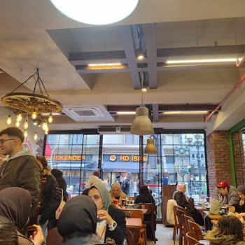 Saloon Burger Yemek Yediğimiz Yerin Buz Gibi Olması