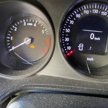 Renault Megane 4 Kronik Kadran Camı Çatlaması