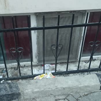 İBB - İstanbul Büyükşehir Belediyesi Sokak Çöplük Olmuş Durumda