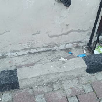 İBB - İstanbul Büyükşehir Belediyesi Sokak Çöplük Olmuş Durumda