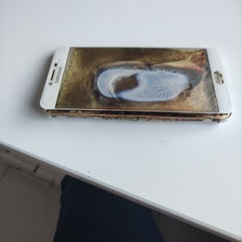Yine Samsung Telefon Yine Bir Patlama, Yangın Tehlikesi