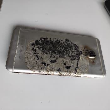 Yine Samsung Telefon Yine Bir Patlama, Yangın Tehlikesi