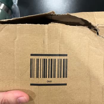 Amazon'dan Gelen Kargo Paketi Açılmış Bir Şekilde Elime Ulaştı