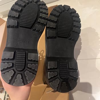 FLO Ayakkabı  Personeli Yüzünden 2 Sağ Tek Ayakkabı Almışım