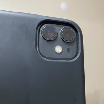 Gürgençler Telefonun Kamera Koruyucusunu Sökerken Çizdiler Boya Attırdılar