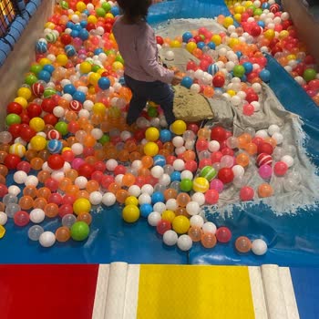 İzmit (41 Burada AVM) Playland Kirliliği