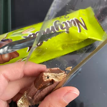Şölen Nutymax Antep Fıstıklı Çikolatadan Siyah Madde Çıkması