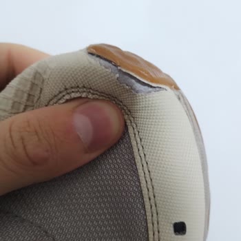 Skechers Ayakkabı Fazla Giyilmediği Halde Onu Açıldı