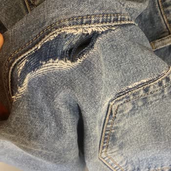 Mavi Jean Ürün Yırtıldı