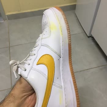 Barçın Spor Dan Aldığım Ayakkabıda Sarı Lekeler Oluştu