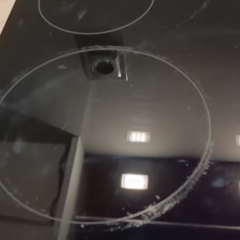 Arçelik Elektrikli Cam Ocak Yüzeyinin Kabarması