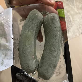 Namet Markalı Sucuğun Tamamen Küflenmiş Çıkması
