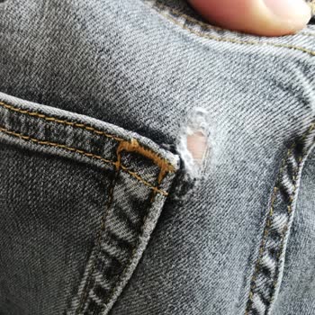 Lacoste Marka Pantolon Kalitesizliği İle İlgili Şikayet