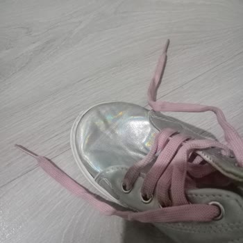 LC Waikiki Ayakkabı Kalitesiz Yırtık Geldi