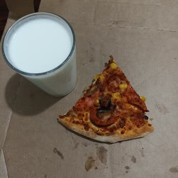 Domino's Pizzaları Küçük Geliyor