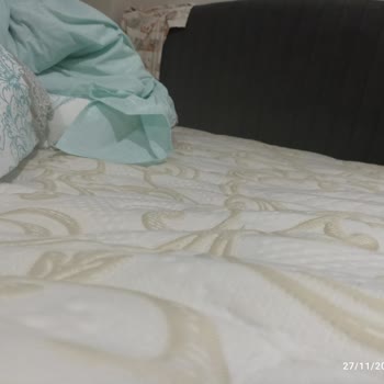 İstikbal Yatakta Çökme Ve Koltuklarım Ses Geliyor