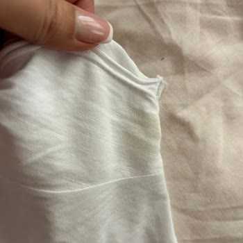 Loreal Erkek Deodorantı Beyaz Tişörtte Lekelendi!