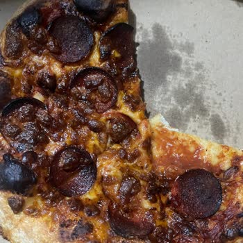 Pizza Hut Yemek Sepeti İlgisizliği Yanmış Pizza Gönderdiler