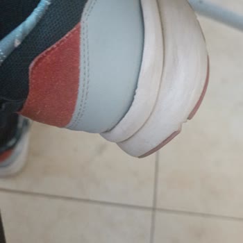 Hummel Marka Ayakkabı Kenarlarından Açıldı