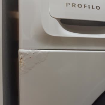 Profilo Çamaşır Makinesi Deterjan Kapağının Altını. Çürümesi