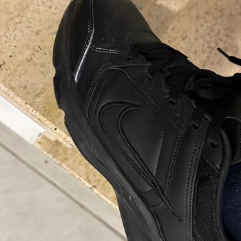 Nike Sıfır Ayakkabıdan Tüylenme Sorunu