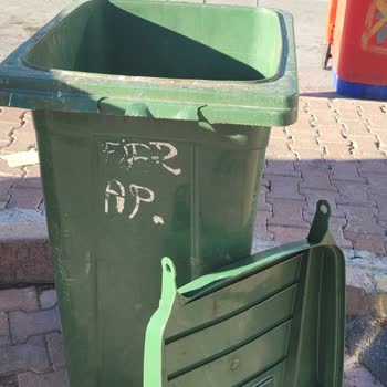 Talas Belediyesi Çöp Kovası Değişim Talep Ediyoruz