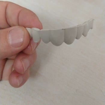 Dental Diş Protezi Plastik Alakasız Maket Gönderdi