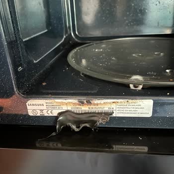 Samsung Mikrodalga Kapağı Yanığı Plastik Erimesi