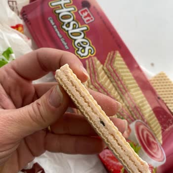Eti Gıda Eti Hoşbeş Gofretin İçinde Siyah Böcek