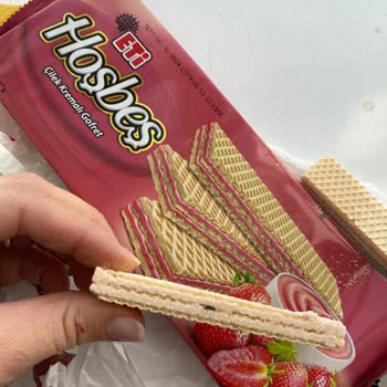 Eti Gıda Eti Hoşbeş Gofretin İçinde Siyah Böcek