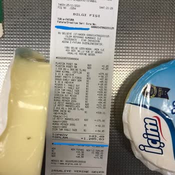 İçim Kaşar Peynir Paketi İçerisindeki Sinek