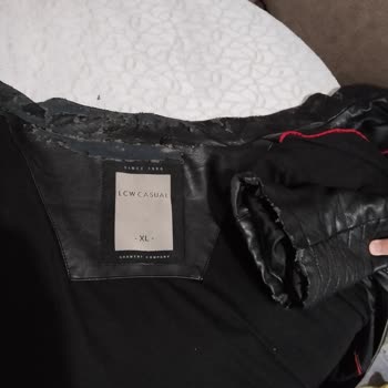 Täuschende Produktbeschreibung eines Ledermantels bei LC Waikiki