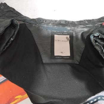 Täuschende Produktbeschreibung eines Ledermantels bei LC Waikiki