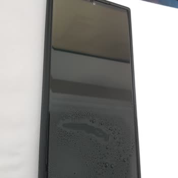 Samsung Galaxy S23 Ultra Parmak İzi Sensörü Yakınlarındaki Gölgeli İz