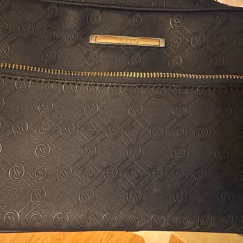 Vakko Çantanın İç Kaplama Malzemesi Dökülüyor