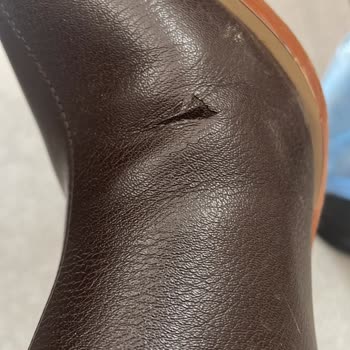 Marjin Ayakkabı Birkaç Kullanımda Yırtıldı!