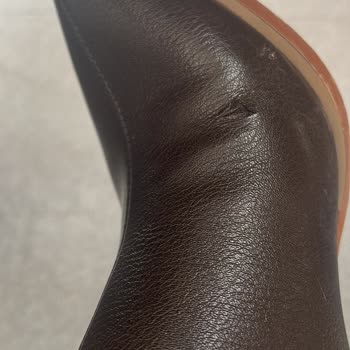 Marjin Ayakkabı Birkaç Kullanımda Yırtıldı!