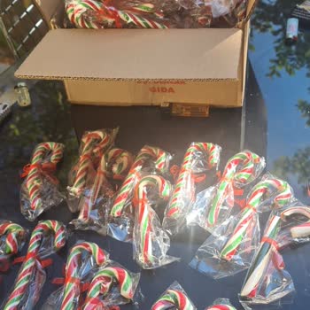 Şeker Sepetim Kırık Gelen Şekerleri Değiştirmek Yerine Bir De Kabaca Azarlıyor