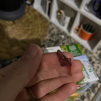 Tamek Meyve Suyundan Kağıt Parçası