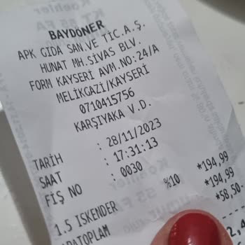 Baydöner İskenderin Yanında Islak Peçeteyle Sunum Yaptı