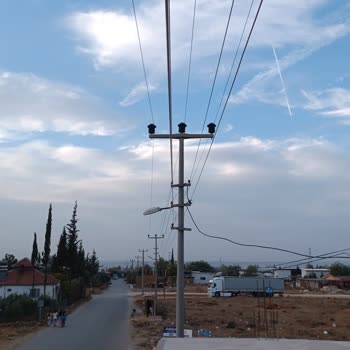 Akdeniz Elektrik Dağıtım Elektrik Direği Kaldırması
