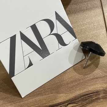 Zara Çocuk Şapkasında Vida