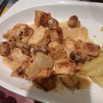 Tavuk Dünyası Yemekten Kemik Çıktı Ve Tavuk Yok Denecek Kadar Azdı