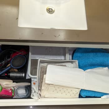 Torunlar Gyo Kötü İşçilik Neticesi Banyolardaki Ayna Ve Dolapların Düşmesi