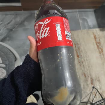 Coca-Cola Ürününde Tatsız Sürpriz Ve Kalite Kontrol Sıkıntısı