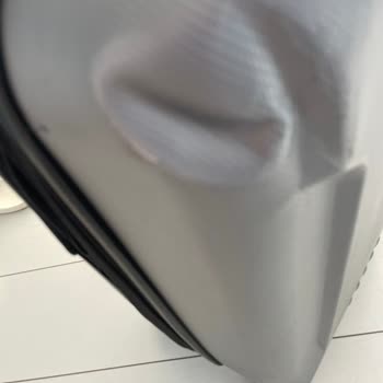 THY İle Uçuşta 2 Kez Parçalanmış Hasarlı Valiz