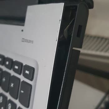 Baburtech Babürtech Kusurlu Notebook Alt Kasası Ürününü Değiştirmiyor.