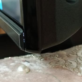 Vestel 43 UA 9631 Marka TV Ayıplı Geldi Ve Kimse İlgilenmiyor